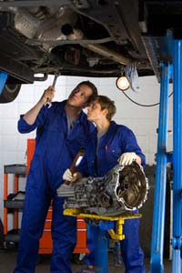 A local transmission shop provides new transmission installations, transmission repair, new clutch installation, clutch repair and transmission rebuilding services.